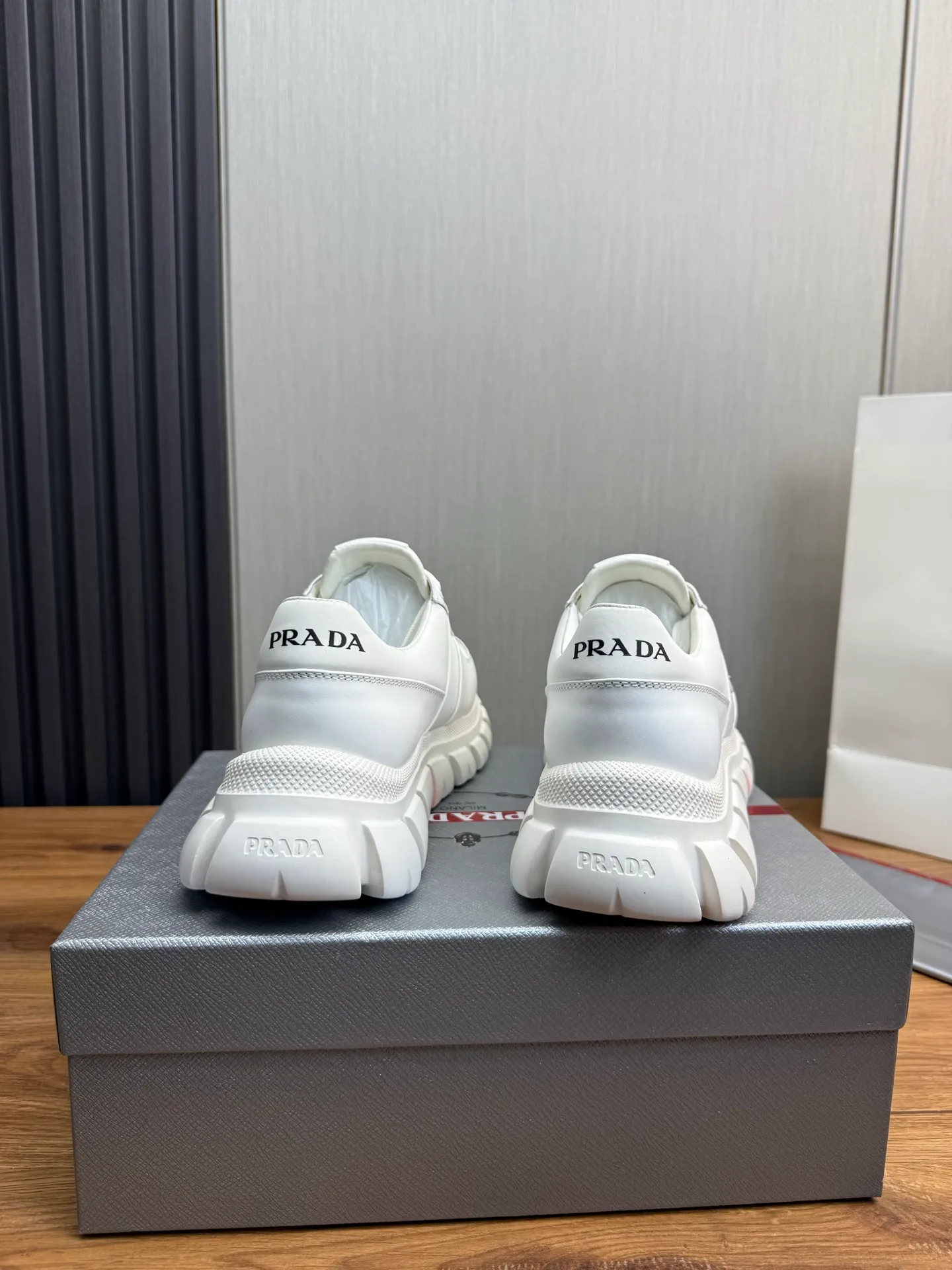 Men's shoes 💰580💰 [PRADA] Men's shoes are popular in the counter, official website is synchronized, 1 high-quality shipment ✔️Imported cowhide fabric + cowhide lining, 1🆚1 replica, original sole, 38-45 (45 customized, non-refundable)